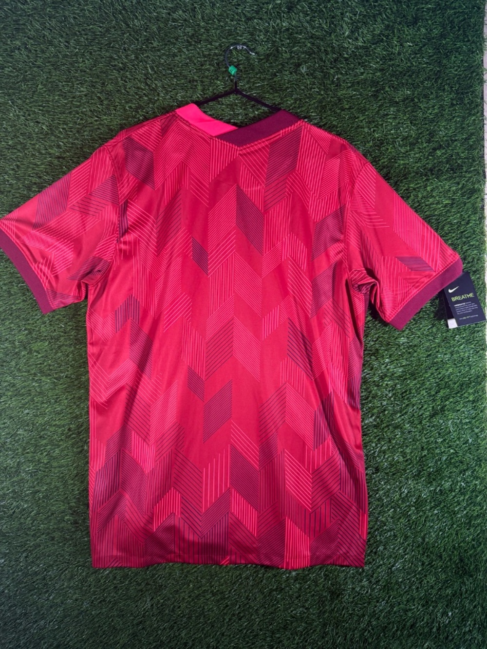 Hong Kong 2020/2022 Home Soccer Jersey - Picture 4 of 4